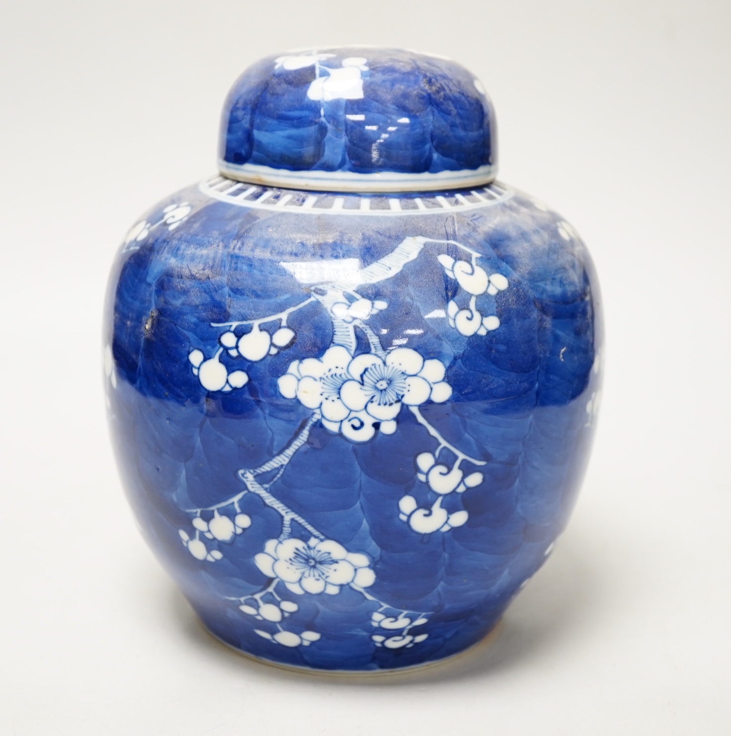 A 19th/20th century Chinese blue and white prunus jar and cover, 22cm